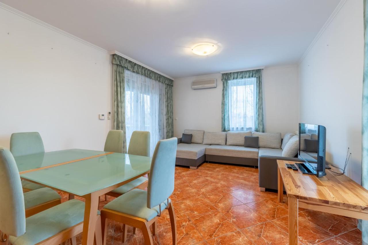 Egyuett A Csalad II Apartman By Bltn Шиофок Экстерьер фото